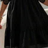 Kratka Haljina sa Otvorenim Ramenima, Čipkom i Volanima